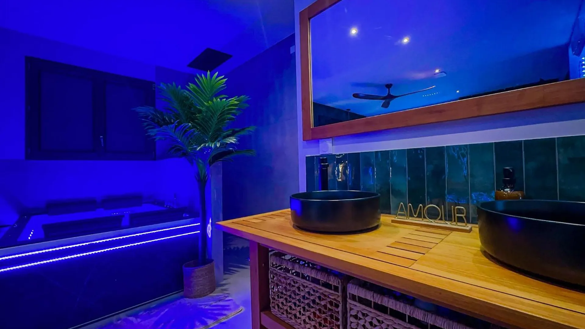 Serenity Suite - Love Room Vénissieux