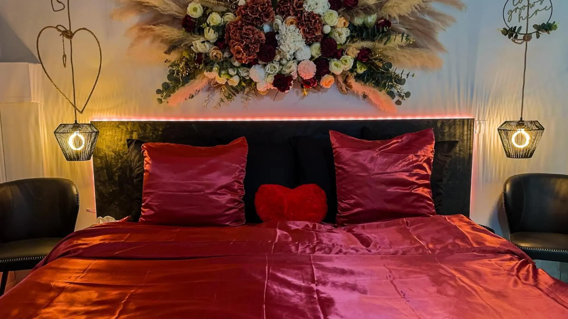 Serenity Suite - Love Room Vénissieux 0*,  Fransa