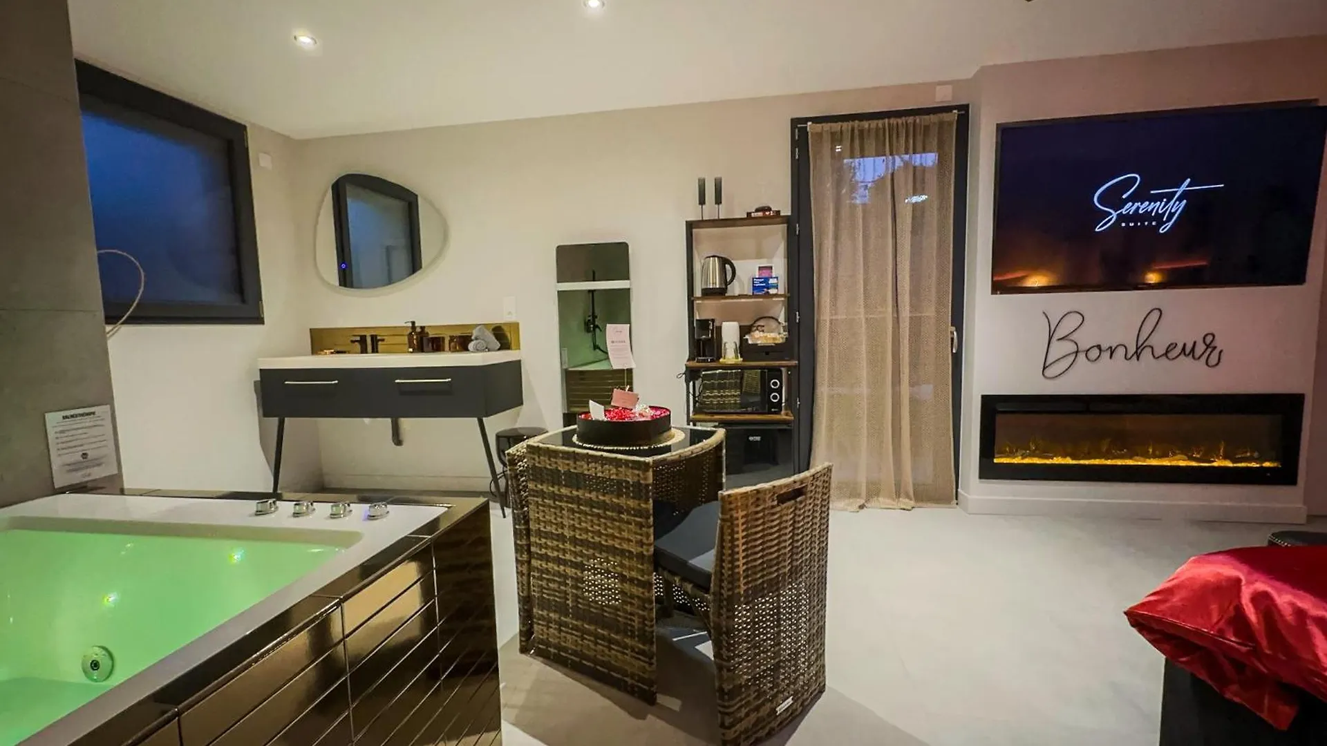 Yetişkin Oteli Serenity Suite - Love Room Vénissieux